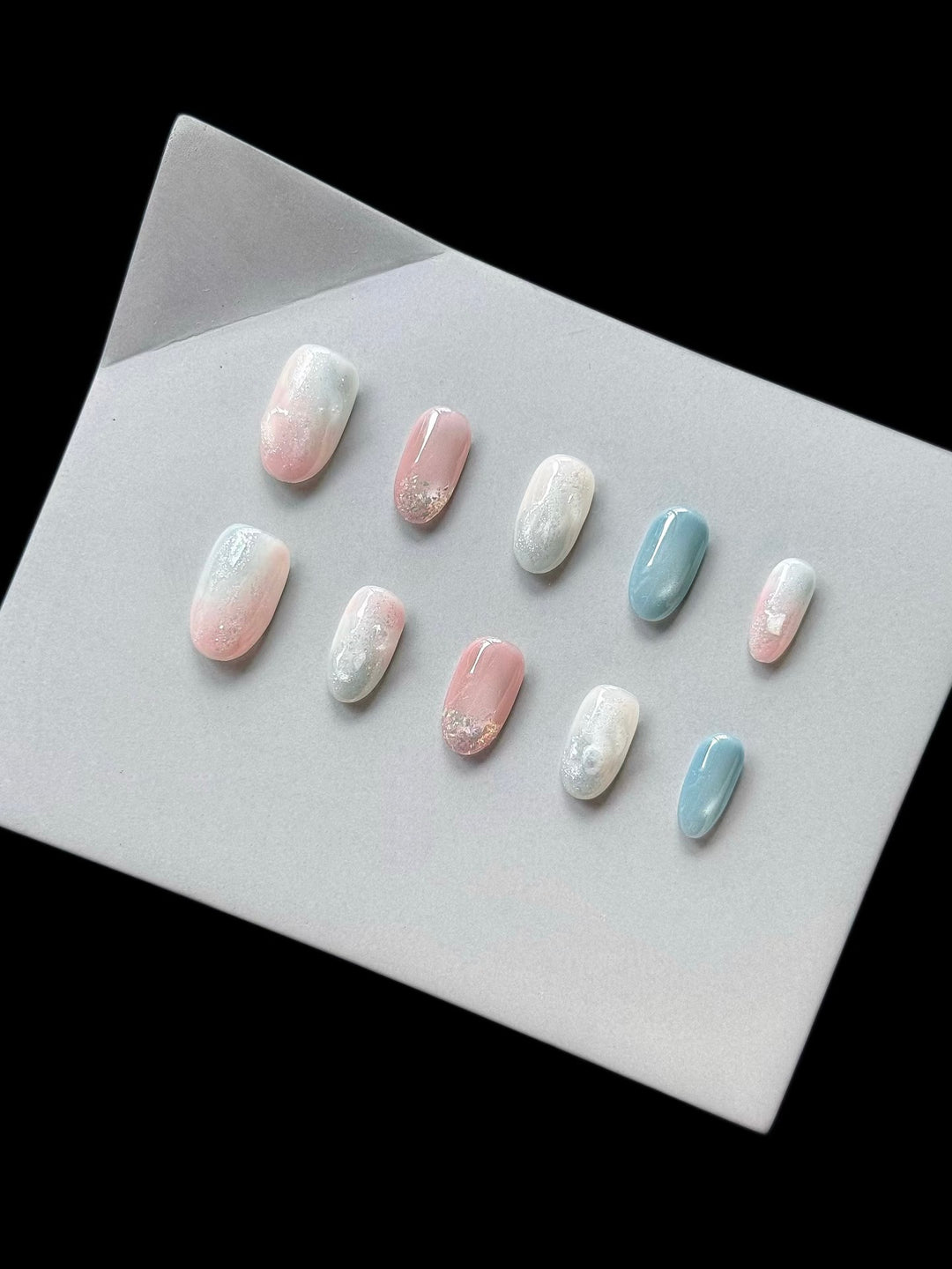 Elegantes Press-On Nagelset mit Farbverlauf-Akzenten