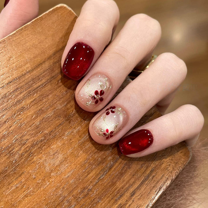 Kunstnägel mit Eleganten Floral- und Glitzermotiven Karnz