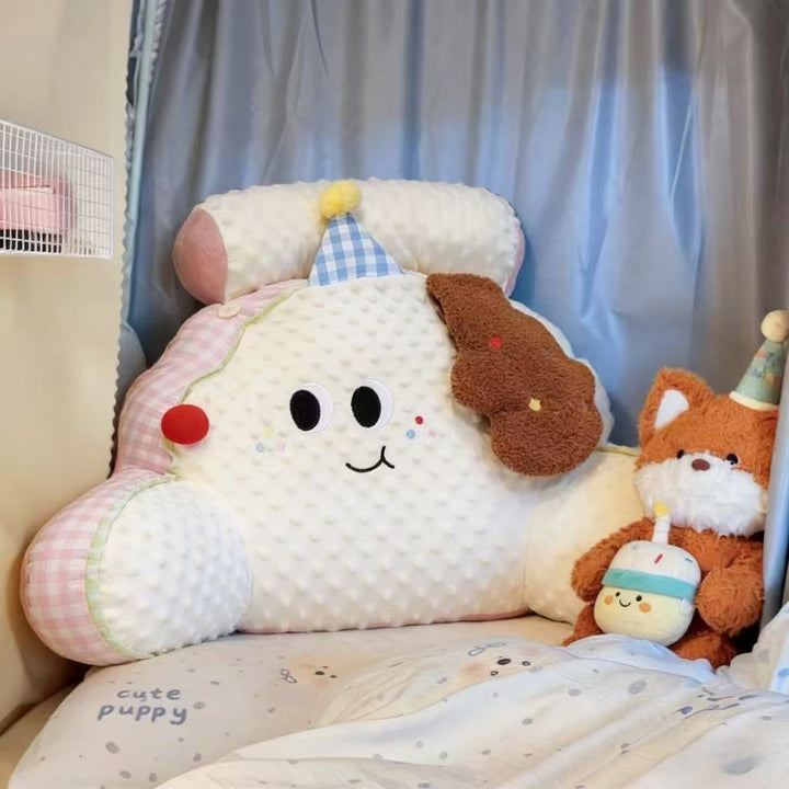 Wolkenförmiges Lesekissen und Rückenstützkissen mit Minky-Struktur und Karoseiten