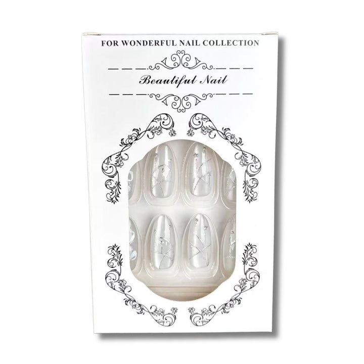 Dekoratives Press-On-Nagelset mit elegantem silbernem Design