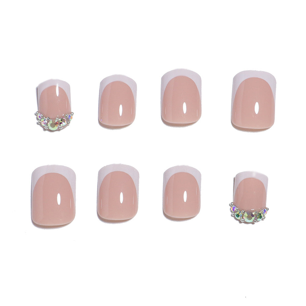 Elegantes Press-On-Nagelset mit Strass-Akzenten Karnz