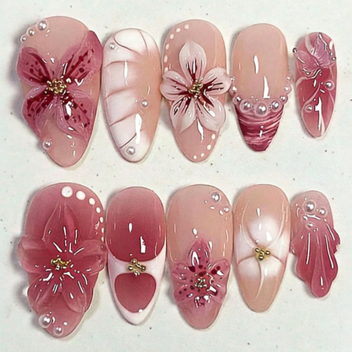 Florales dekoratives Press-On-Nagelkunst-Set Karnz