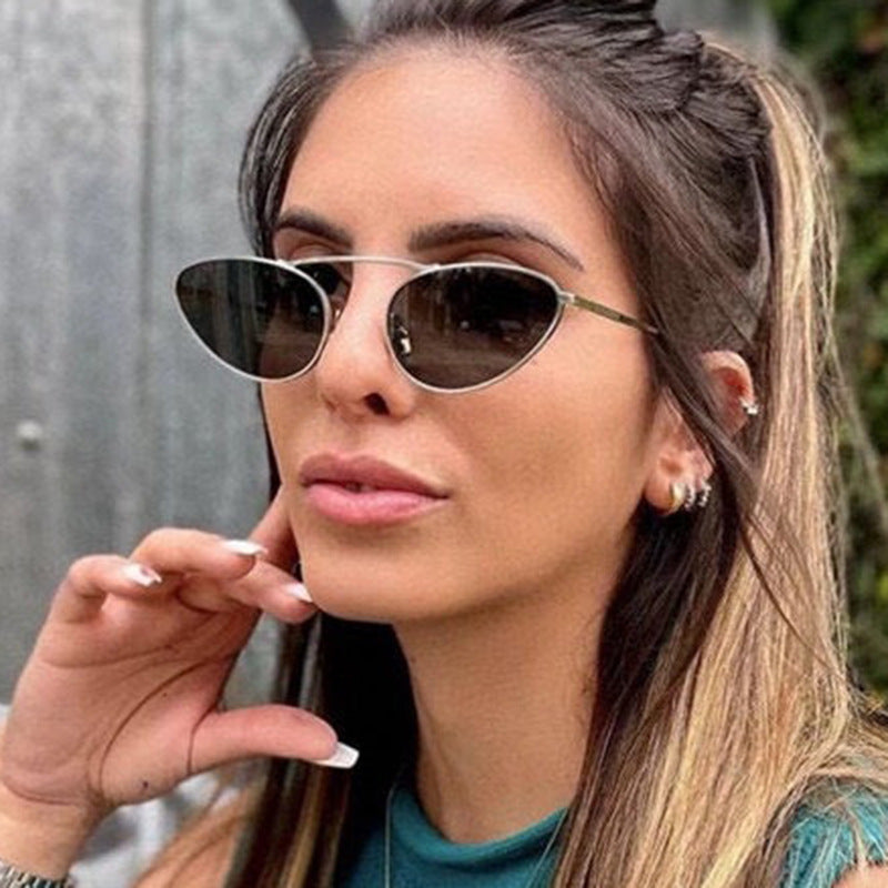 Damen trendige Cat-Eye Sonnenbrille mit schmalem Metallrahmen Karnz