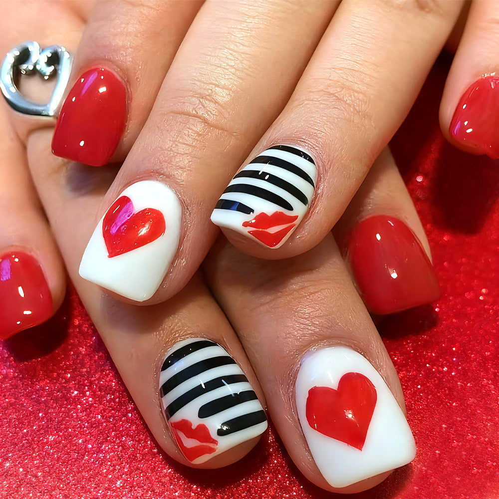 Künstlerische Herz-Themen Press-On Nagelkunst Karnz