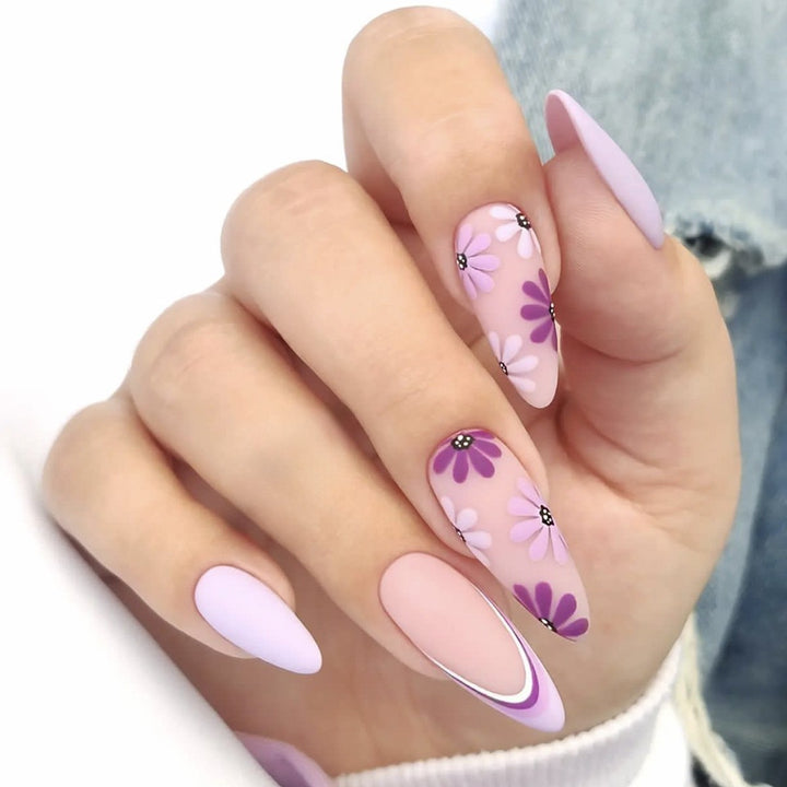 Dekoratives Floral Press-On Nagelkunstset mit 3D-Blumenakzenten Karnz