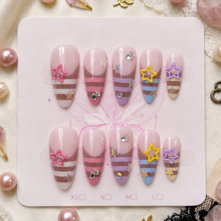 Künstlerische Stiletto-Nageldekorationen