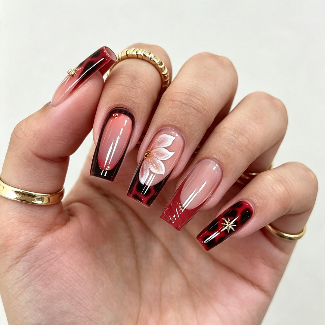 Künstlerisches Floral Press-On Nagelset Karnz