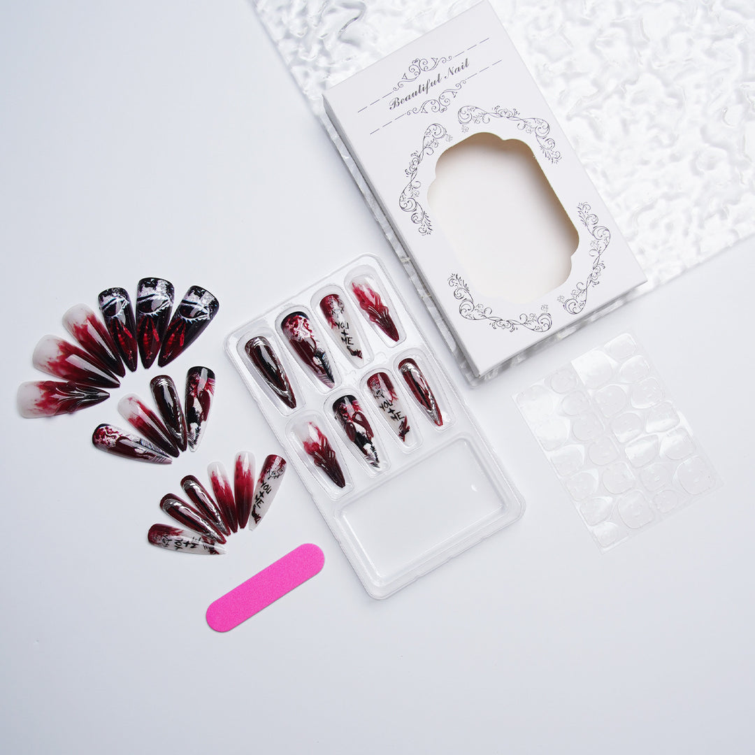 Exklusive Kunstnägel mit floralem Design Karnz