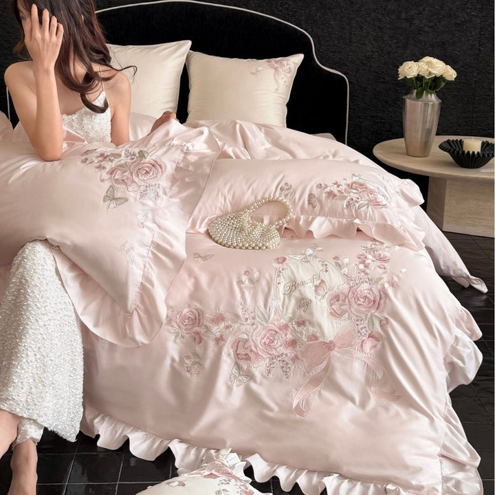 Satin-Effekt Floral Besticktes Bettbezug Set mit Rüsche und Dekorativen Kissenbezügen