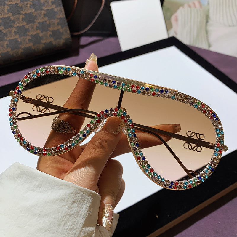 Damen Glamouröse Sonnenbrille mit strassbesetztem Rahmen Karnz