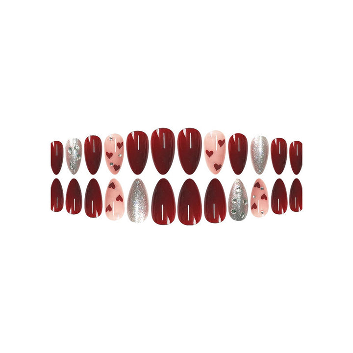 Romantische Herz- und Glitzer-Nail Art Karnz