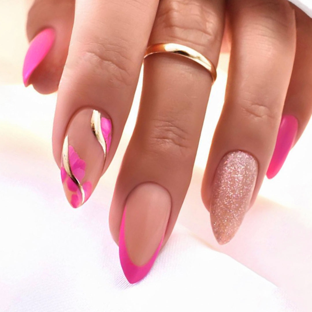 Dekorativer Nagelkunst-Kit mit floralen Akzenten Karnz