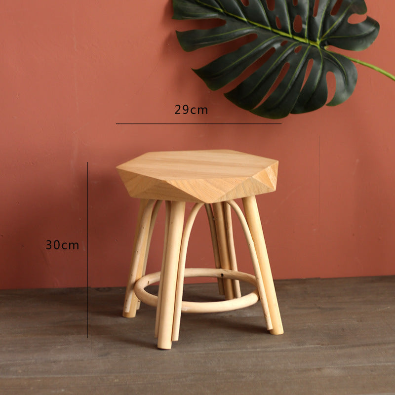 Moderner Hocker aus massivem Holz Karnz