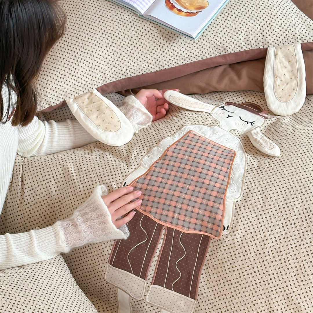 Wende-Baumwollmischung-Bettbezug-Set mit Applikation von Hasenohren & Patchwork-Puppenakzent