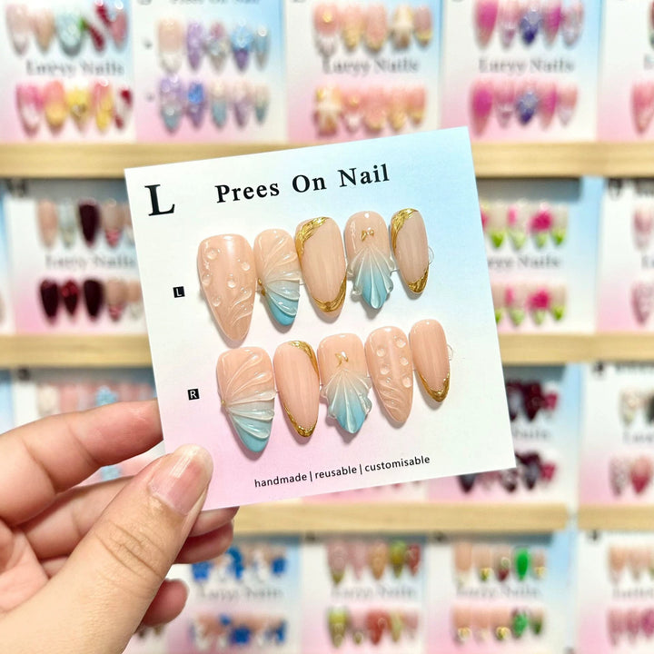Künstlerisches Press-On-Nagelset mit Muschelmotiven