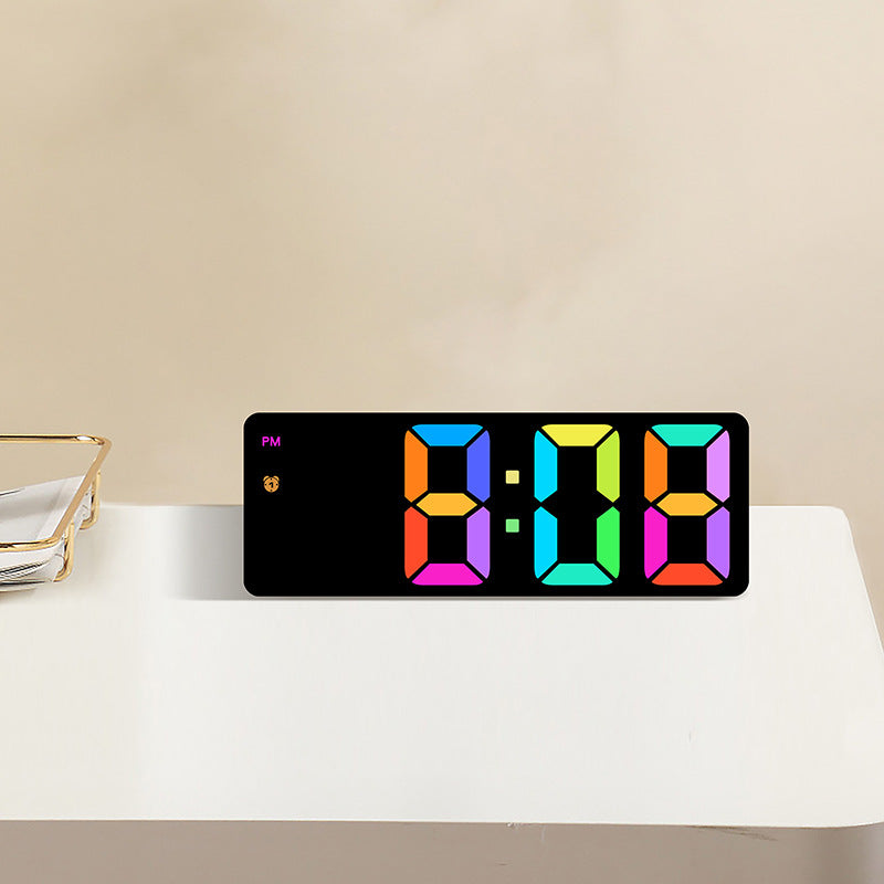 Digitaluhr im modernen Design Karnz