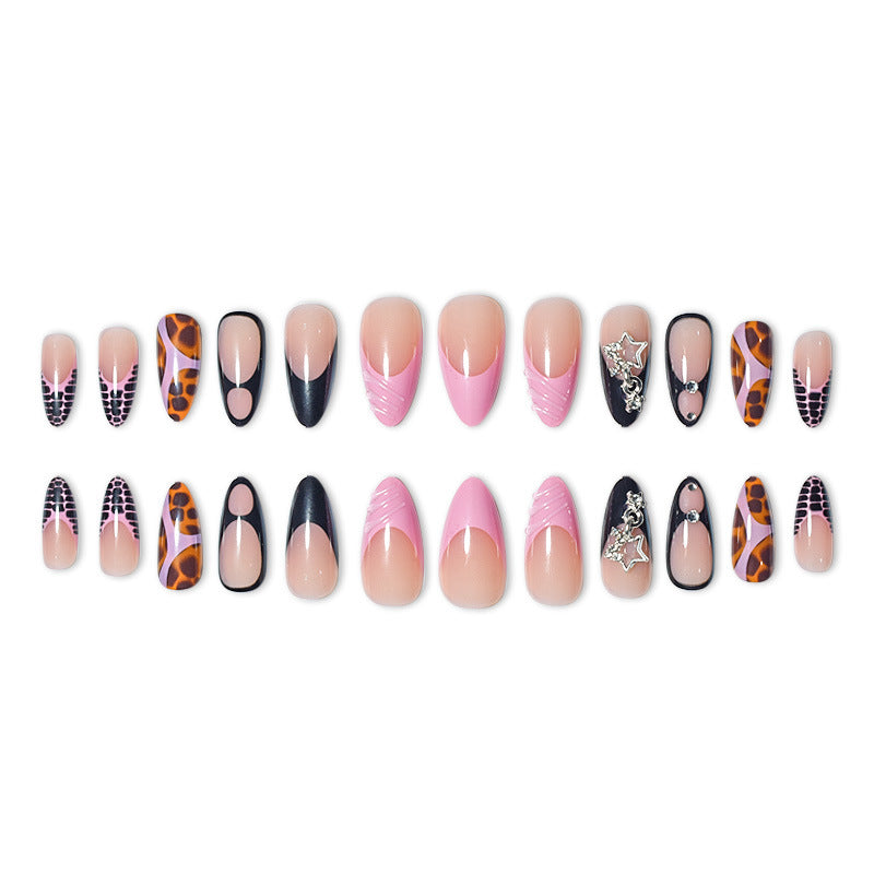 Stylisches Stiletto Press-On Nagelkunst-Set Karnz