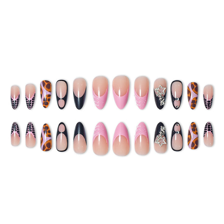 Stylisches Stiletto Press-On Nagelkunst-Set Karnz