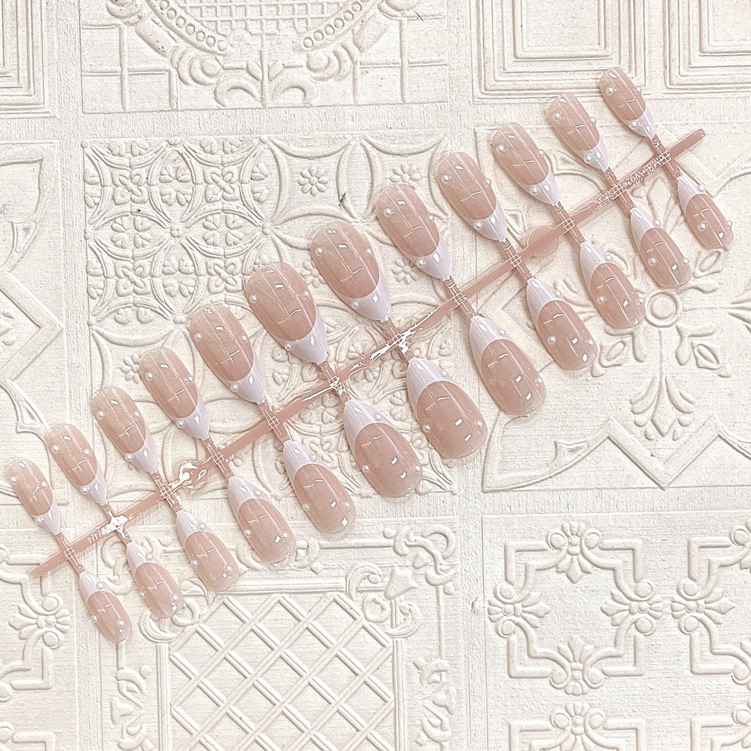 Elegantes dekoratives Press-On-Nagelset Karnz