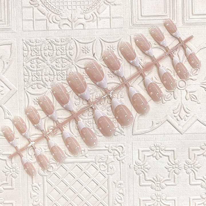 Elegantes dekoratives Press-On-Nagelset Karnz