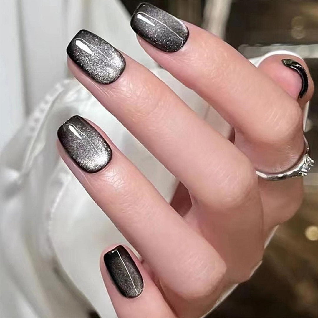 Modische Kunstnägel mit Hochglanz und Glamourösem Finish Karnz