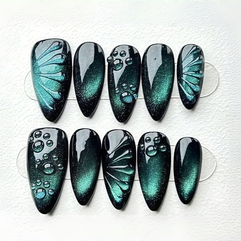 Kunstnägel mit Schimmerndem Wellen-Design Karnz