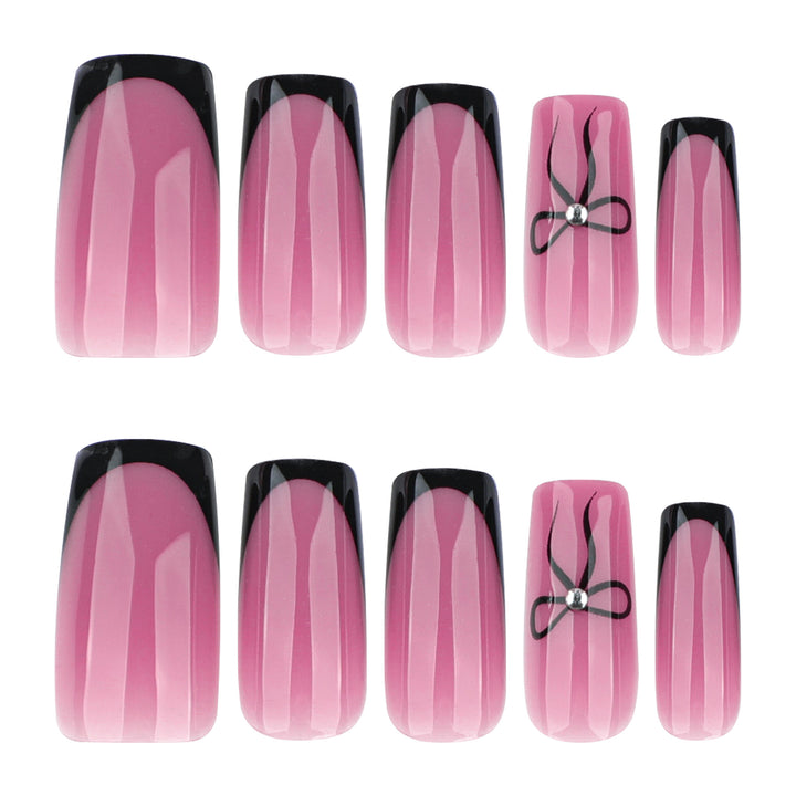 Elegante Nagelverlängerungen mit einzigartigem Blumendesign Karnz