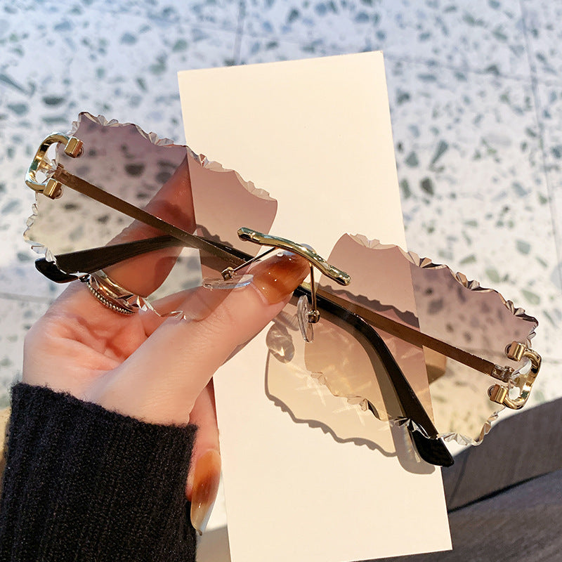 Damen modische Sonnenbrille mit verspieltem Rahmen Karnz