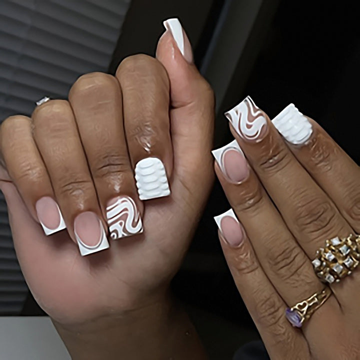 Künstlerisches Press-On-Nagelset mit Marmor- und Texturdesign Karnz