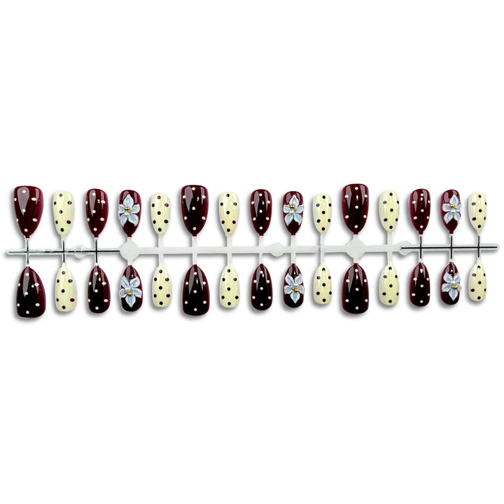 Künstlerische Press-On Nail Art Kollektion