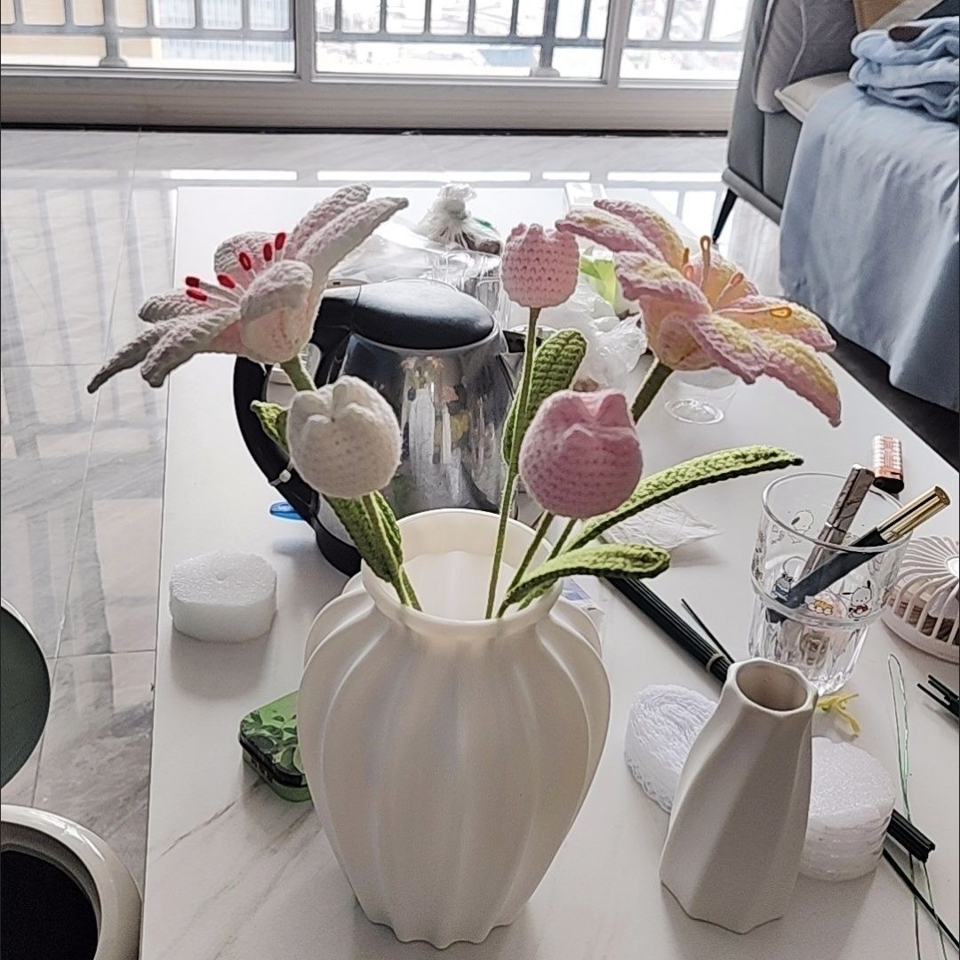 Elegante dekorative Blumenvasen Karnz