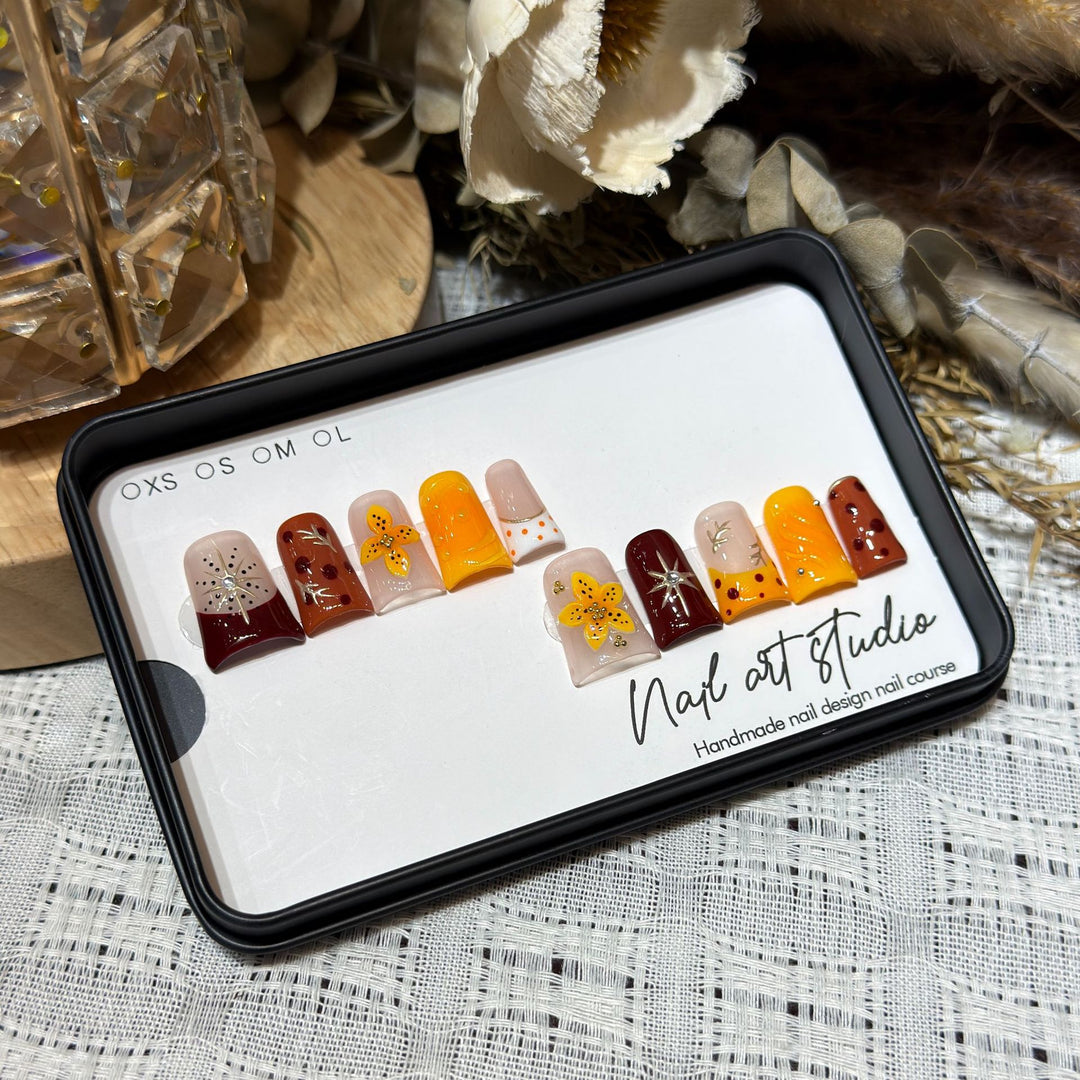 Handgemachtes Blumenausdrück-Nagelset Karnz