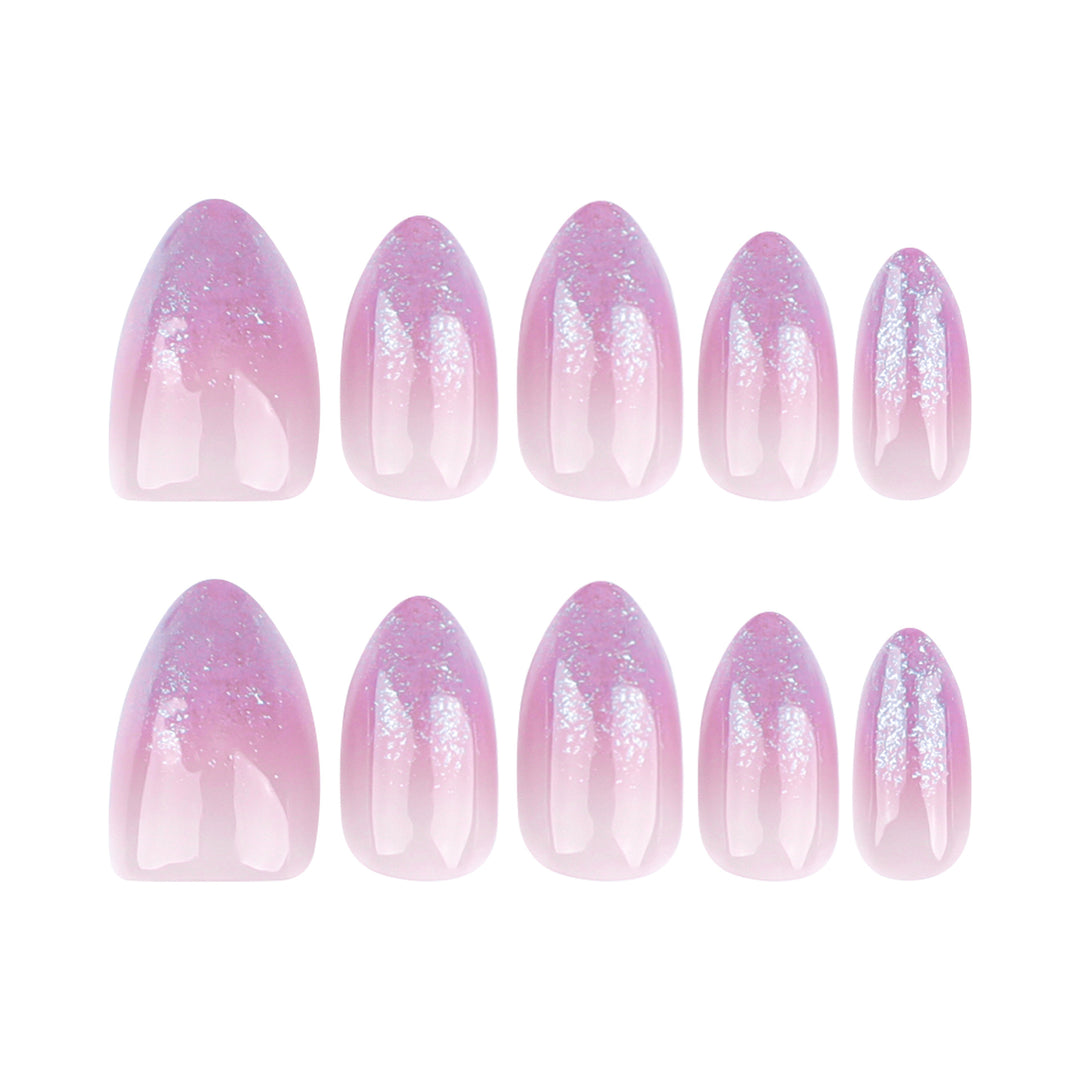 Kunstvolle Nagelverlängerungen mit Glitzer-Gradient Karnz