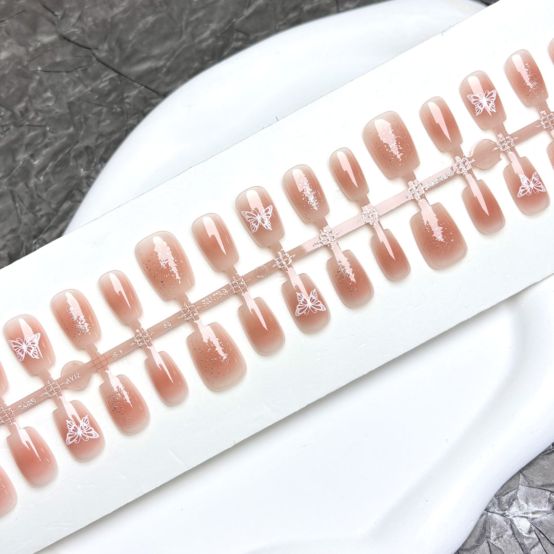 Elegantes Press-On Nagelkunstset mit Schmetterlingsdesign