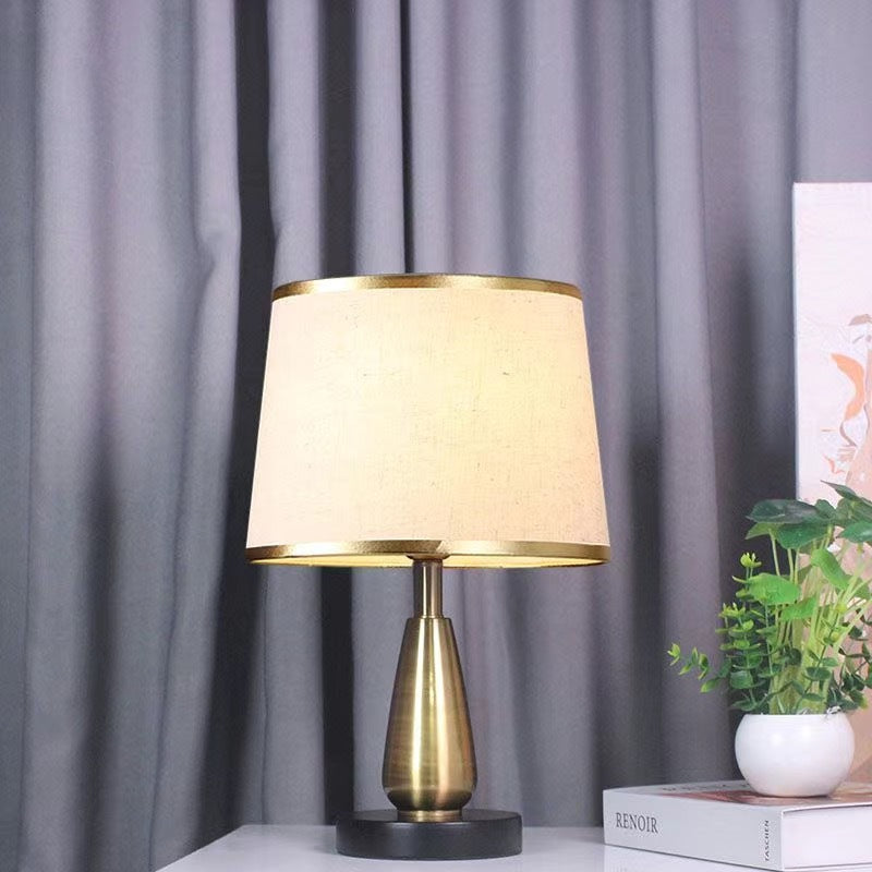 Rahmenzeitgenössische Tischlampe