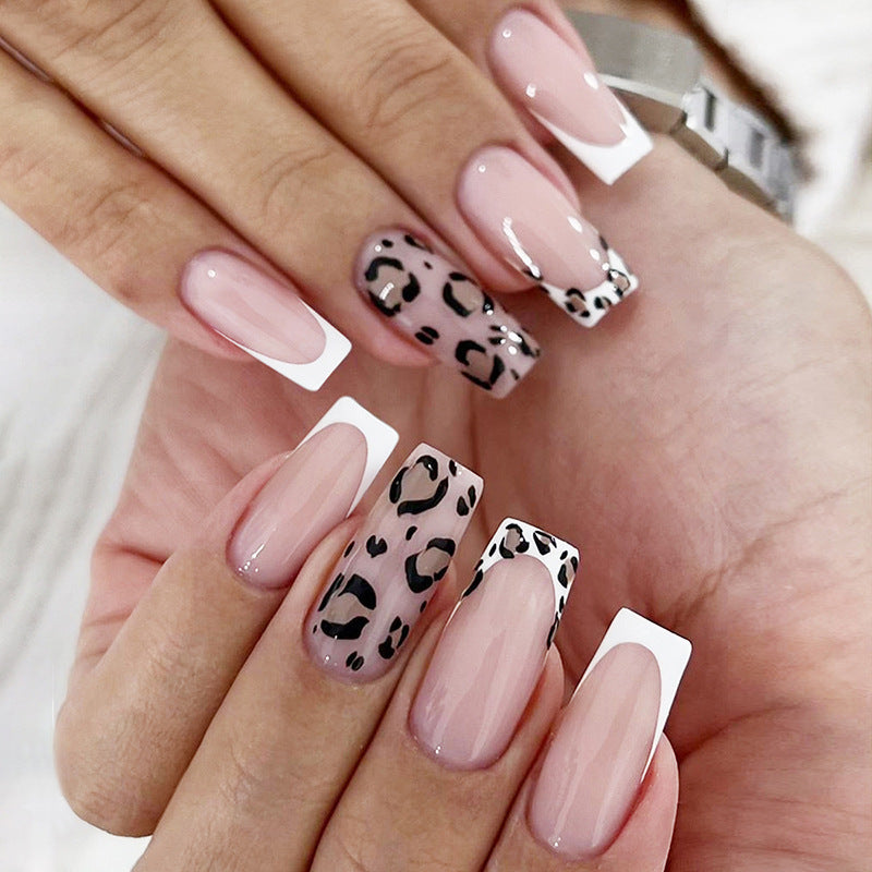 Kunstnagelset mit elegante Blumen- und Leopardendesign Karnz