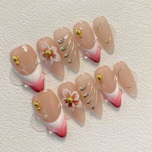 Elegantes floral und Goldakzent Press-On Nagelset Karnz