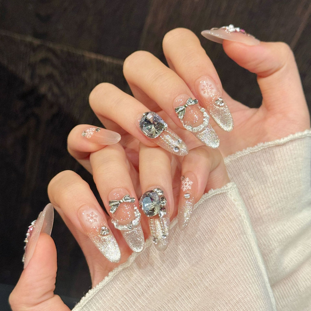 Festliches Press-On Nagelkunst-Set mit dekorativen Weihnachten Akzenten