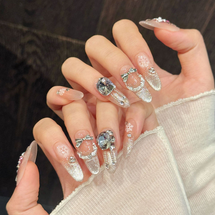 Festliches Press-On Nagelkunst-Set mit dekorativen Weihnachten Akzenten