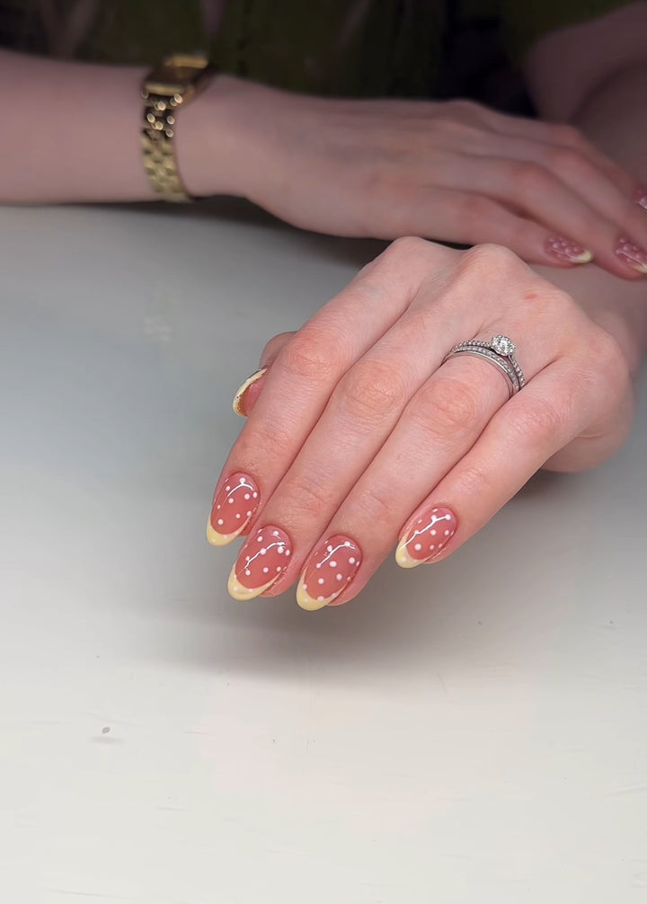 Künstlerische Gel-Nagelspitzen Karnz