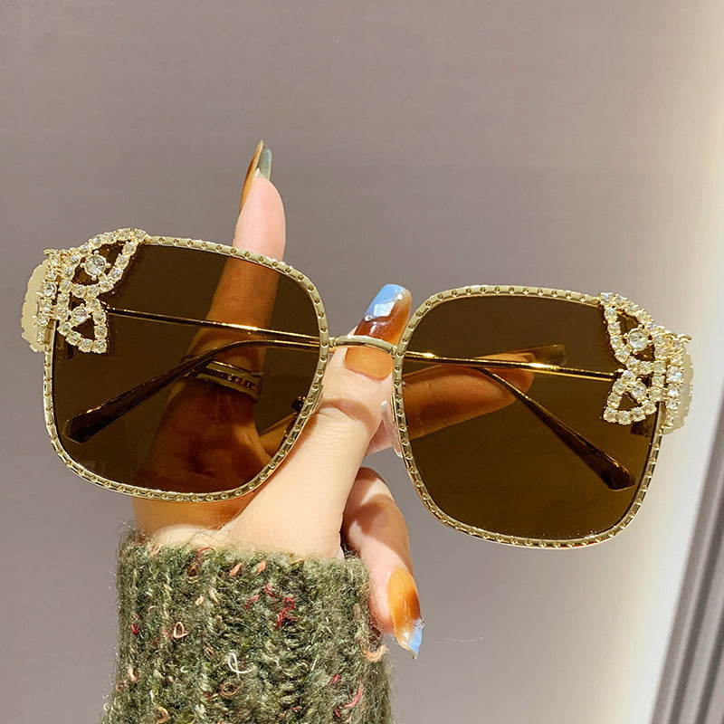 Damen extravagante Brille mit funkelnden Akzenten Karnz
