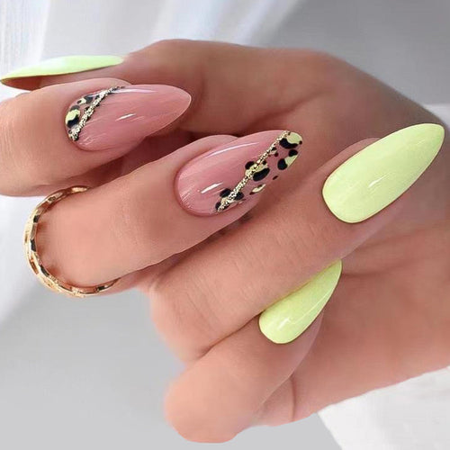 Künstlerisches Press-On Nagelset mit Leoparden-Design