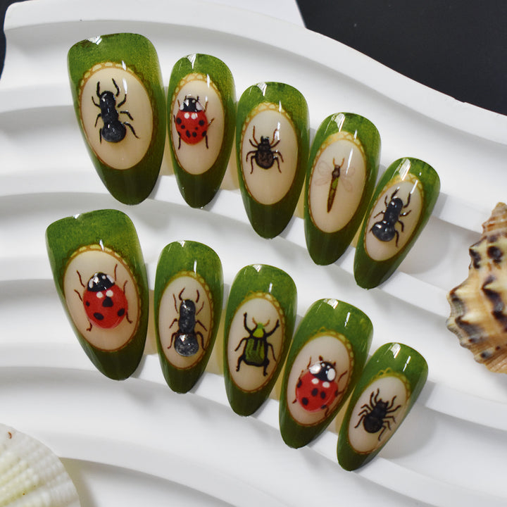 Künstlerische Insekten-verzierte Press-On Nagelkunst Karnz