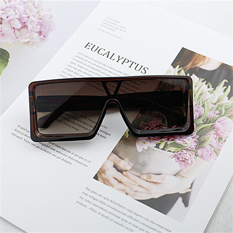 Damen Oversized Sonnenbrille im avantgardistischen Design Karnz