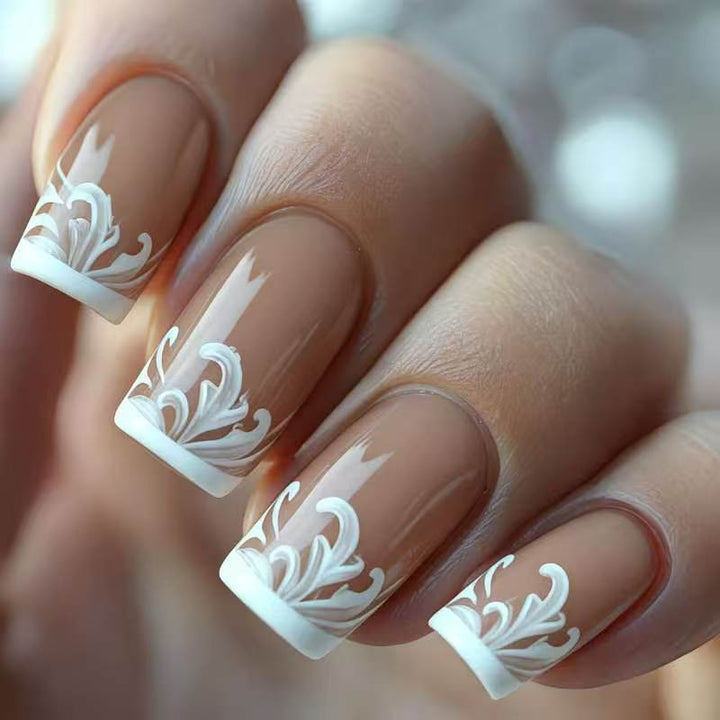Kunstnägel mit Elegantem Spitzen-Design Karnz