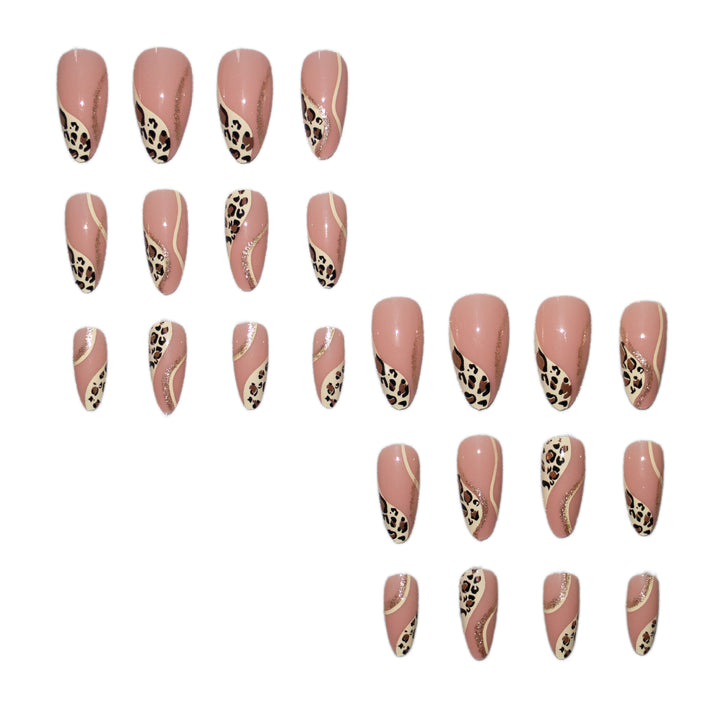 Künstlerisches Leopardenmuster-Nail Design