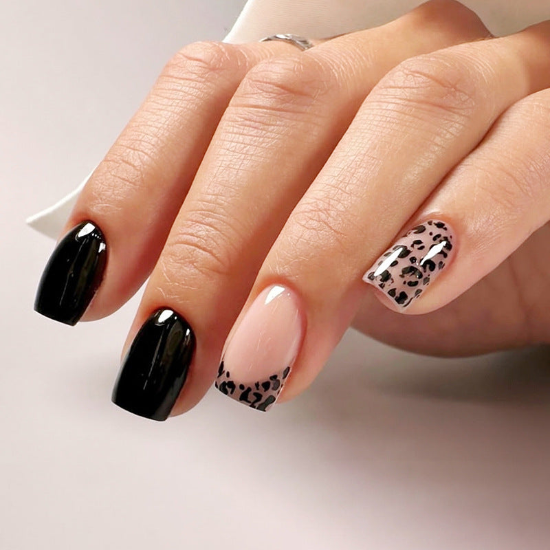 Stilvolles Press-On Nail Art Set Karnz