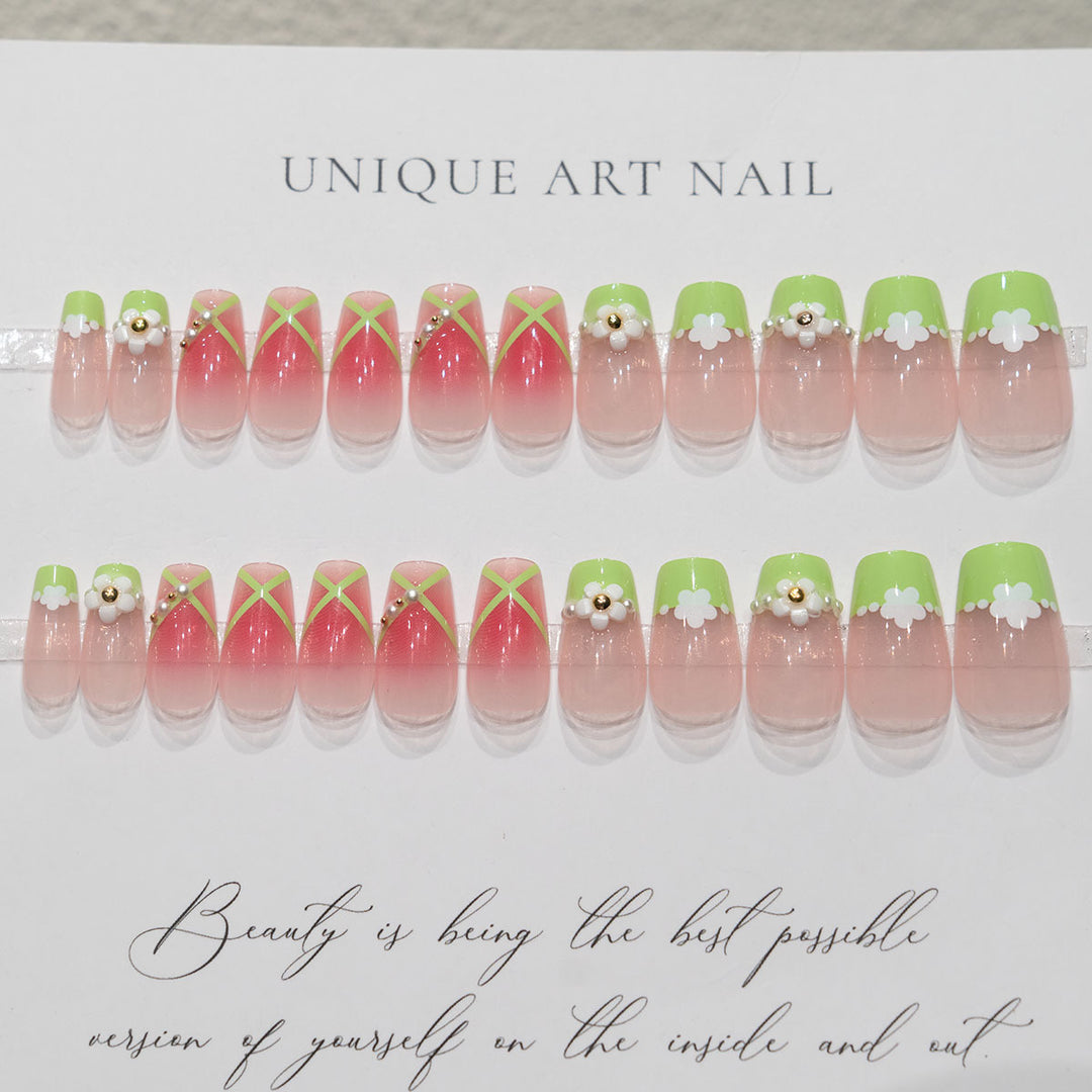 Dekorative Blumen Nagelkunst
