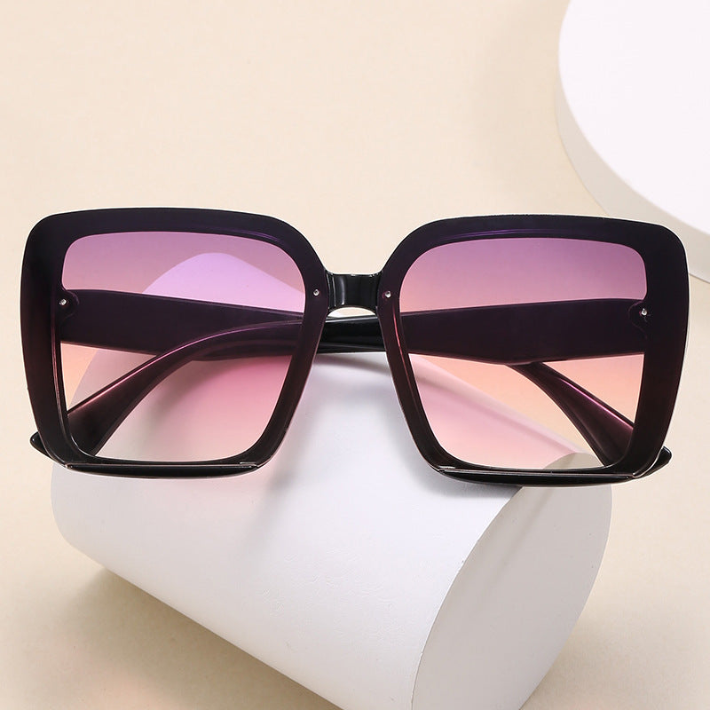 Damen modische quadratische Sonnenbrille mit gradienten Gläsern Karnz