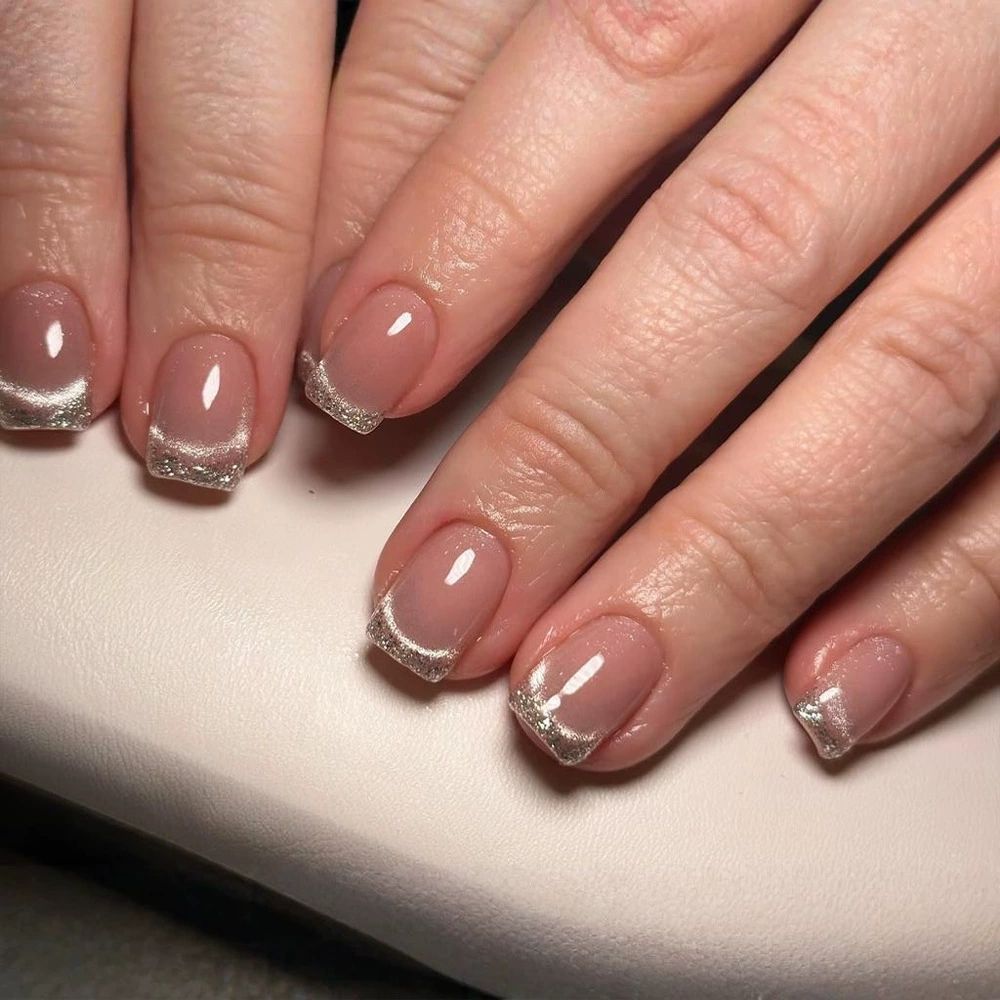 Elegante French Tip Nagelkunst Karnz